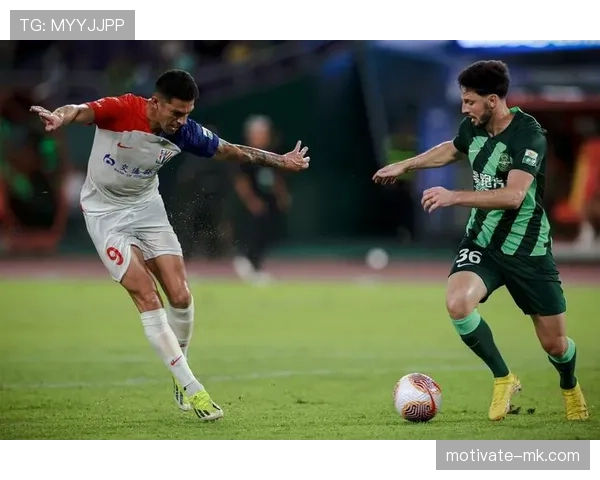 中超争冠白热化,双雄巅峰对决引爆赛季高潮 中超争冠白热化,双雄巅峰对决引爆赛季高潮