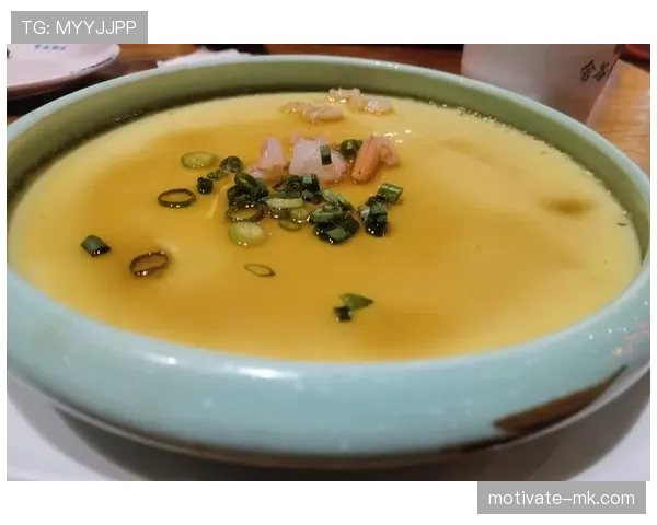 阿尔瓦雷斯随手一晒早餐，桌上名牌比菜还多，普通人看到会懵